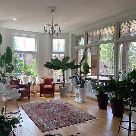 Stylish 3-bdrm Apt. W/ Terraces Next To The * Haga