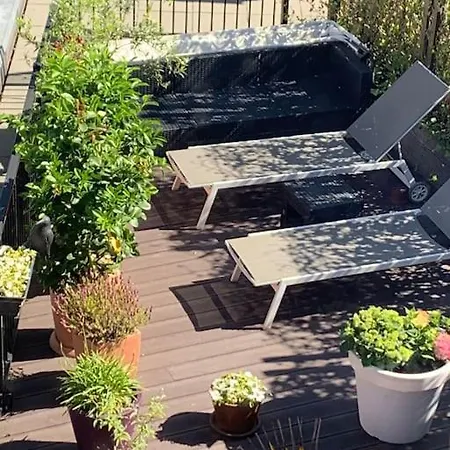 Apartament Stylish 3-bdrm Apt. W/ Terraces Next To The *