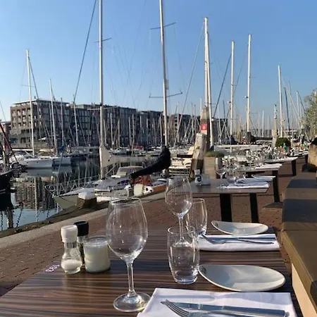 Stylish 3-bdrm Apt. W/ Terraces Next To The Apartament