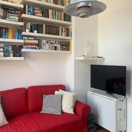 Stylish 3-bdrm Apt. W/ Terraces Next To The Appartamento *